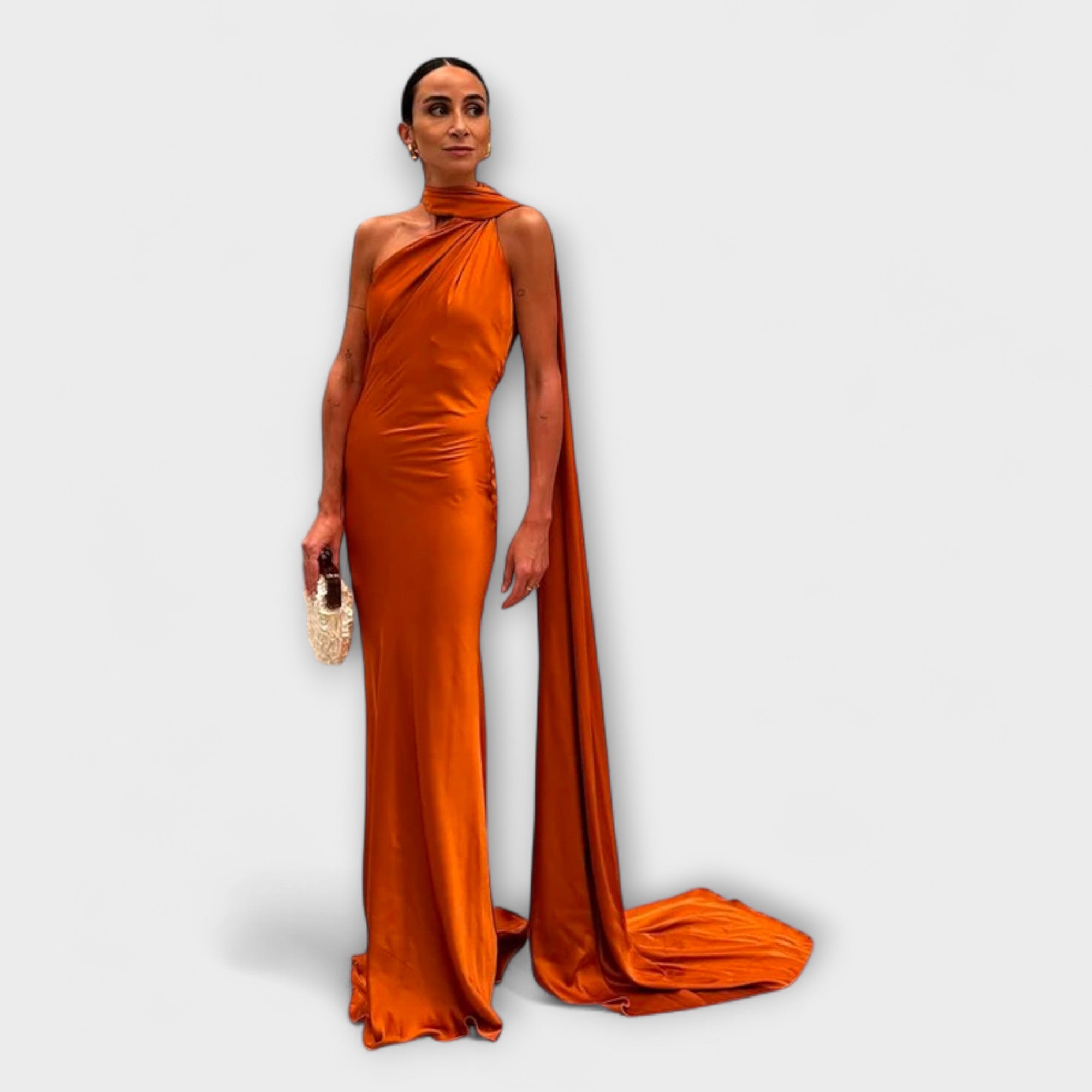 Šik Maxi obleka z razkritimi rameni in zavezovanjem za vrat